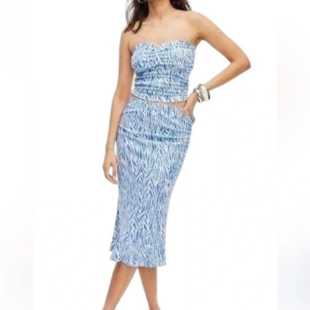 Diane Von Furstenberg Blue and White Skirt Set XL nwt